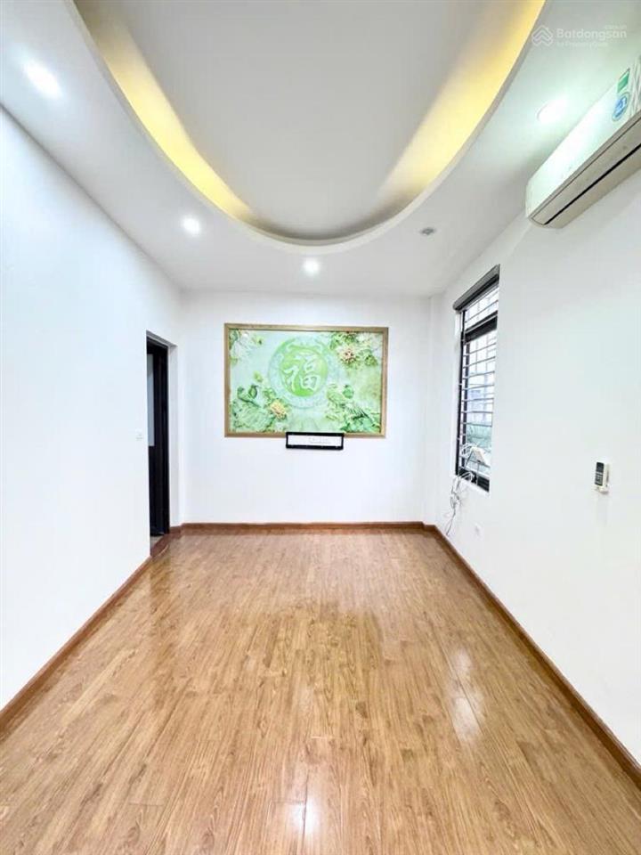 30/35 m2 5 tầng mt 5m3 đàm quang trung, long biên. 7 chỗ vào nhà. đường xe tải. giá 9.9 tỷ