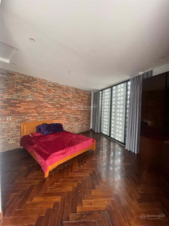 45 m 5 tầng mt 7,9 m nguyễn văn cừ. ô tô vào nhà. 20m ra ô tô tránh, dừng đỗ ngày đêm. nhà 3 thoáng