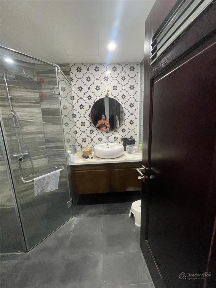 45 m 5 tầng mt 7,9 m nguyễn văn cừ. ô tô vào nhà. 20m ra ô tô tránh, dừng đỗ ngày đêm. nhà 3 thoáng