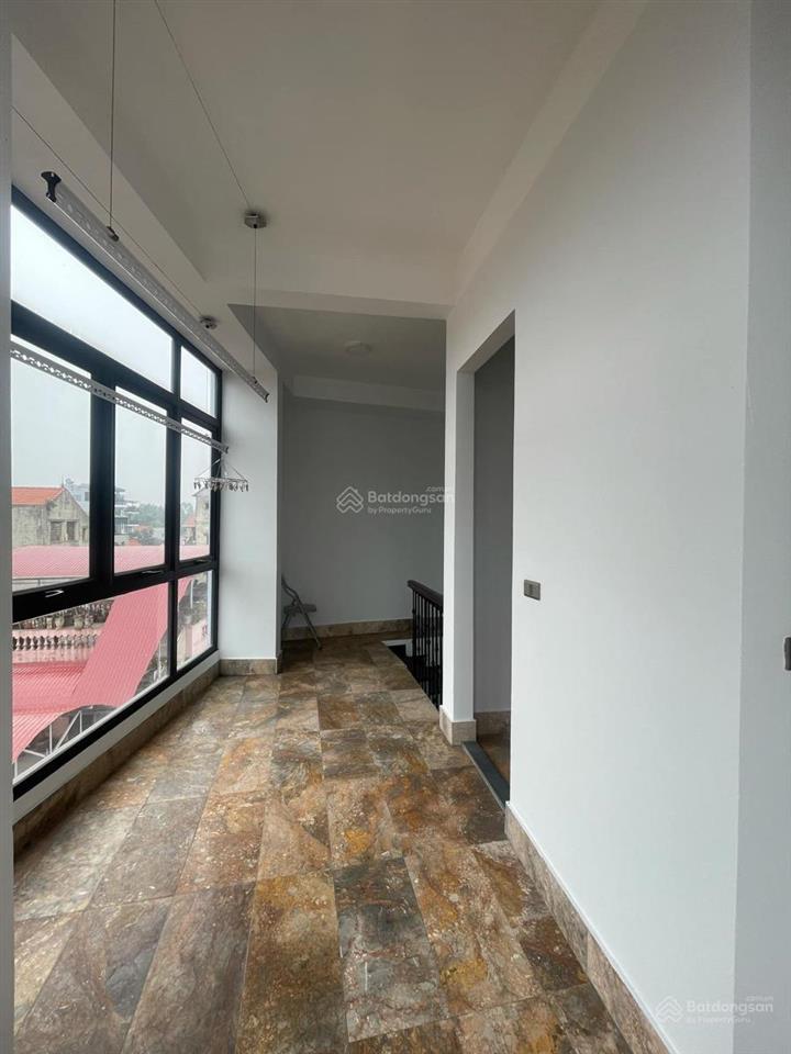 45 m 5 tầng mt 7,9 m nguyễn văn cừ. ô tô vào nhà. 20m ra ô tô tránh, dừng đỗ ngày đêm. nhà 3 thoáng