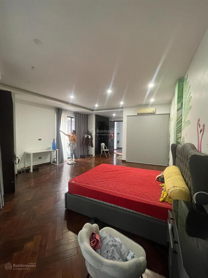 45 m 5 tầng mt 7,9 m nguyễn văn cừ. ô tô vào nhà. 20m ra ô tô tránh, dừng đỗ ngày đêm. nhà 3 thoáng