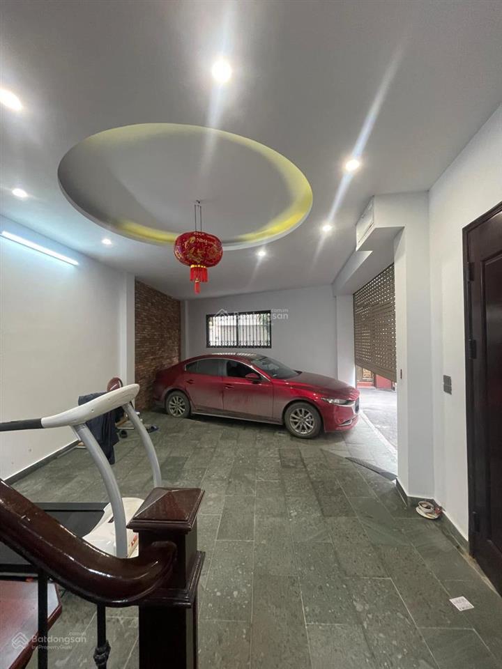 45 m 5 tầng mt 7,9 m nguyễn văn cừ. ô tô vào nhà. 20m ra ô tô tránh, dừng đỗ ngày đêm. nhà 3 thoáng