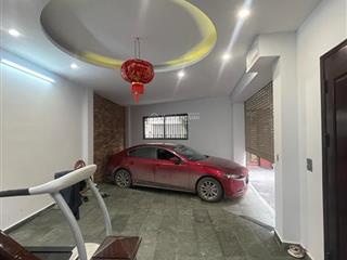 45 m 5 tầng mt 7,9 m nguyễn văn cừ. ô tô vào nhà. 20m ra ô tô tránh, dừng đỗ ngày đêm. nhà 3 thoáng