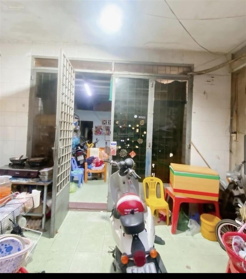 Nhà hxh 6m trung tâm bàu cát dt(4.2x15) trương công định. sổ vuông như a4 công nhận đủ. nhỉnh 7 tỷ