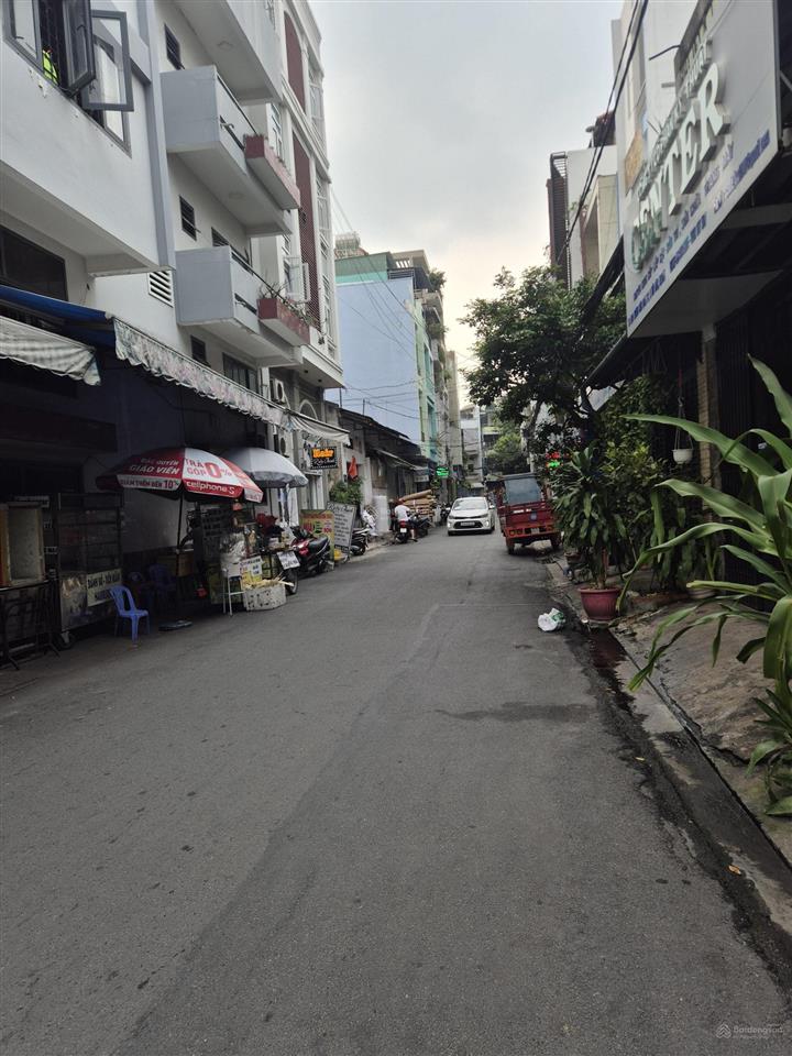 Nhà hxh 6m trung tâm bàu cát dt(4.2x15) trương công định. sổ vuông như a4 công nhận đủ. nhỉnh 7 tỷ