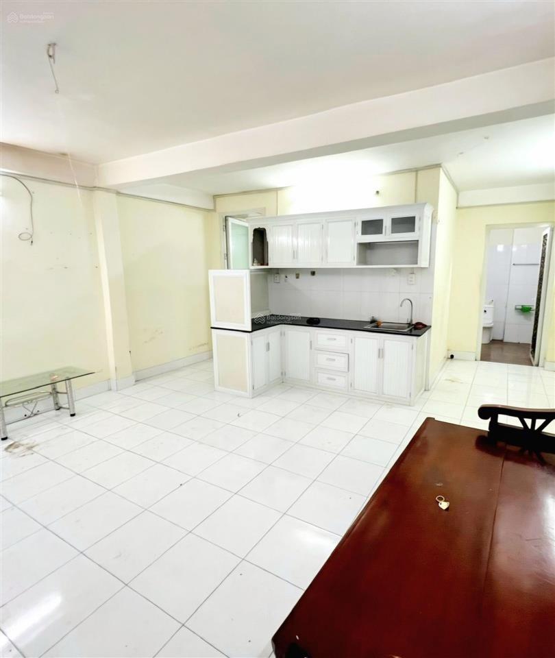 Nhà đối diện q3.hxh.ngang 5.1m.dài 11m.phạm văn hai.sổ vuông như a4.công nhận đủ. chỉ nhĩn 6 tỏi tl