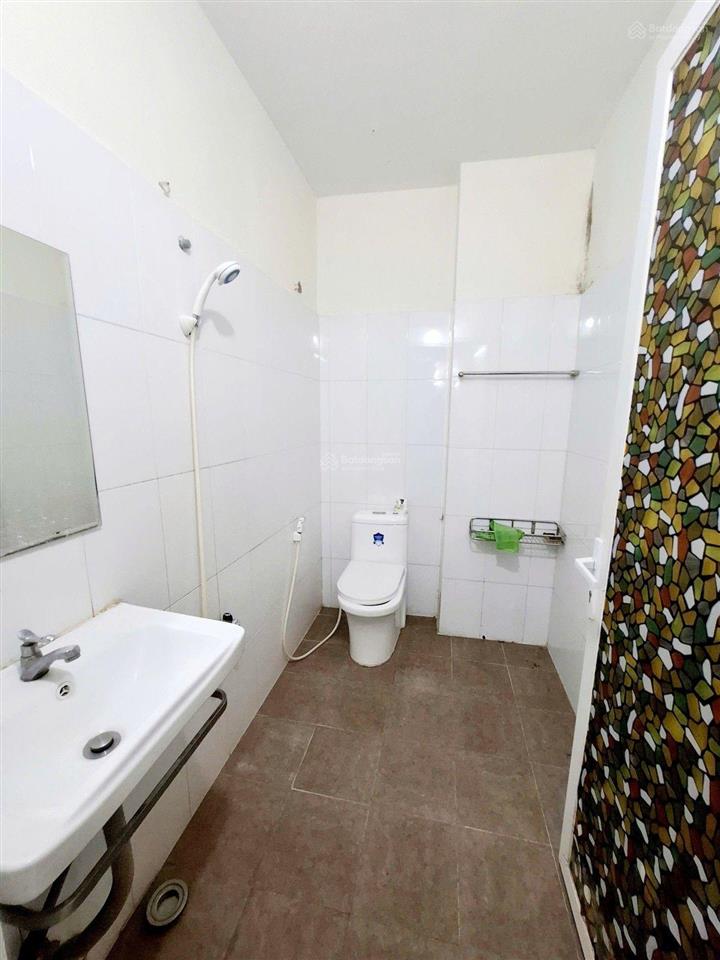 Nhà đối diện q3.hxh.ngang 5.1m.dài 11m.phạm văn hai.sổ vuông như a4.công nhận đủ. chỉ nhĩn 6 tỏi tl