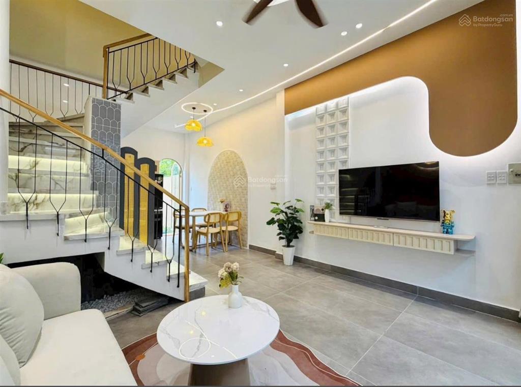 Hàng hiếm khu dương quãng hàm 48m nhà đúc 3 tầng hẻm 3m thông thoáng , shr , nhỉnh 4 đồng