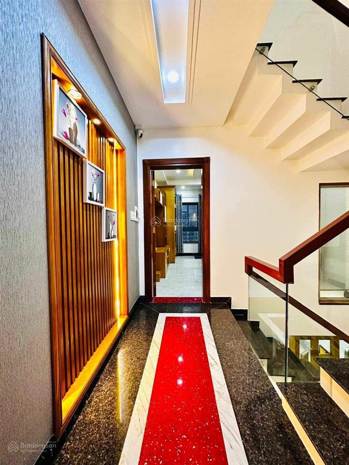 Siêu phẩm em chân dài hẻm xe hơi nguyễn văn khối p11 gần làng hoa 68m đúc 4 tầng full nội thất