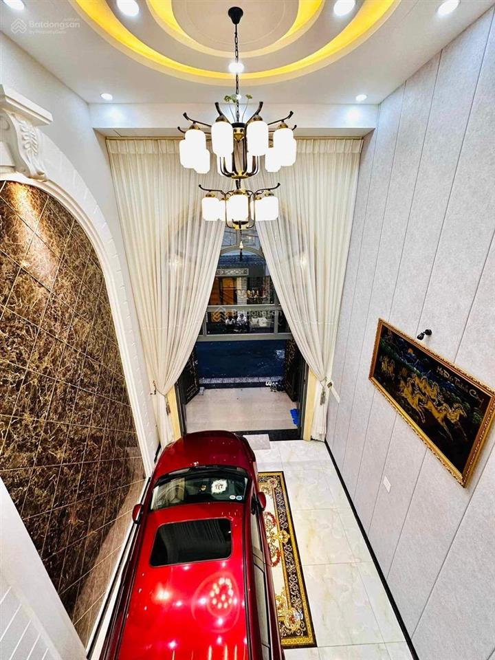 Siêu phẩm em chân dài hẻm xe hơi nguyễn văn khối p11 gần làng hoa 68m đúc 4 tầng full nội thất