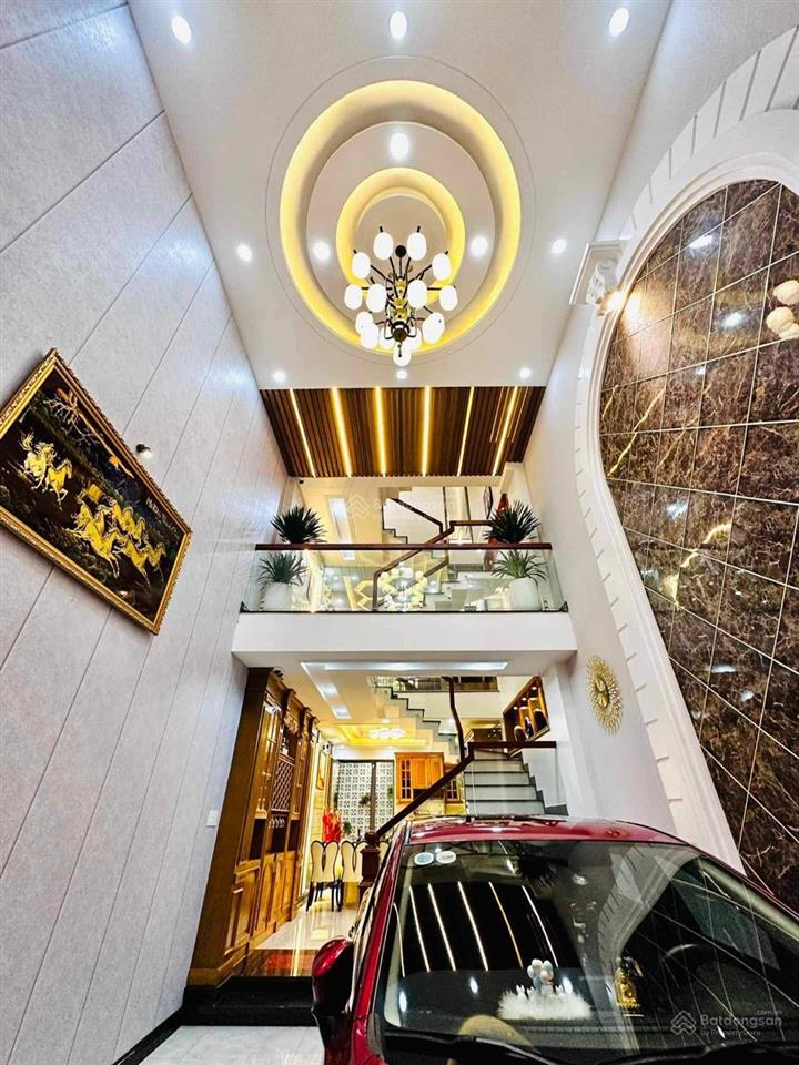 Siêu phẩm em chân dài hẻm xe hơi nguyễn văn khối p11 gần làng hoa 68m đúc 4 tầng full nội thất