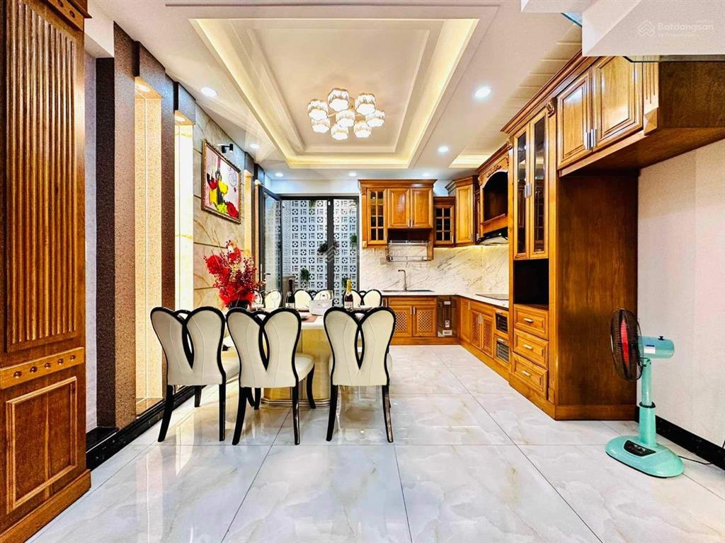 Siêu phẩm em chân dài hẻm xe hơi nguyễn văn khối p11 gần làng hoa 68m đúc 4 tầng full nội thất