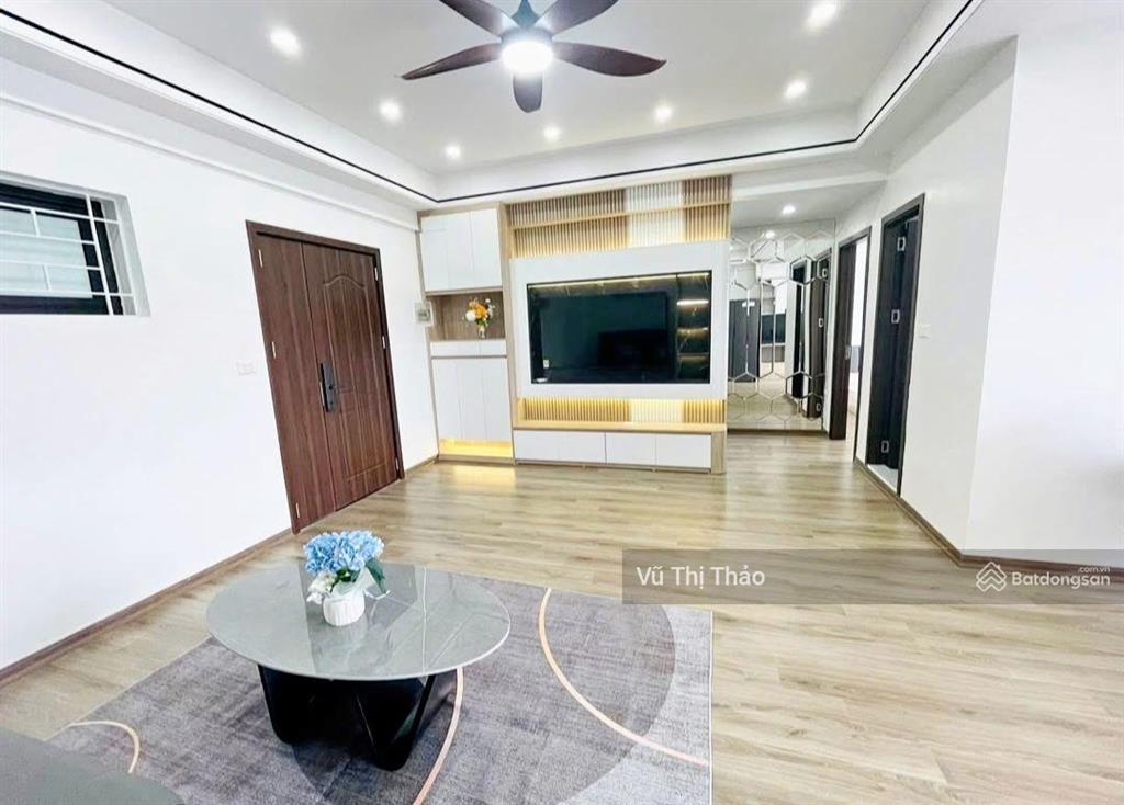 Chính chủ bán nhà tập thể vạn bảo, kim mã, 60m, nhà đẹp, full đồ, ô tô đỗ chân tòa, có sân để xe