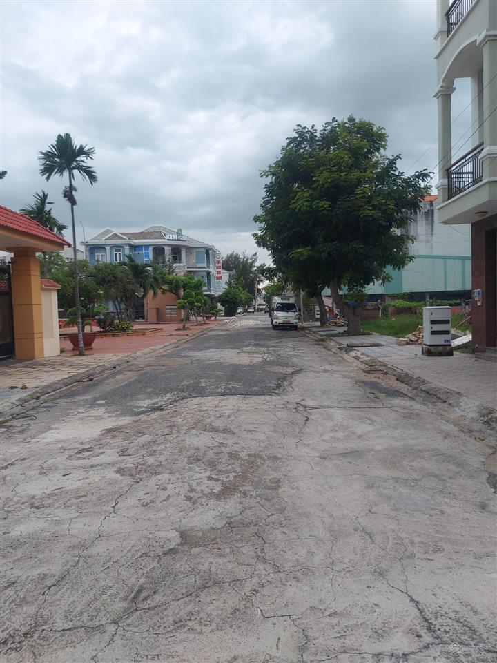 Bán đất nền kim tơ, hướng đông nam mát mẻ, sh đầy đủ, 92,5m2, giá 2,5 tỷ