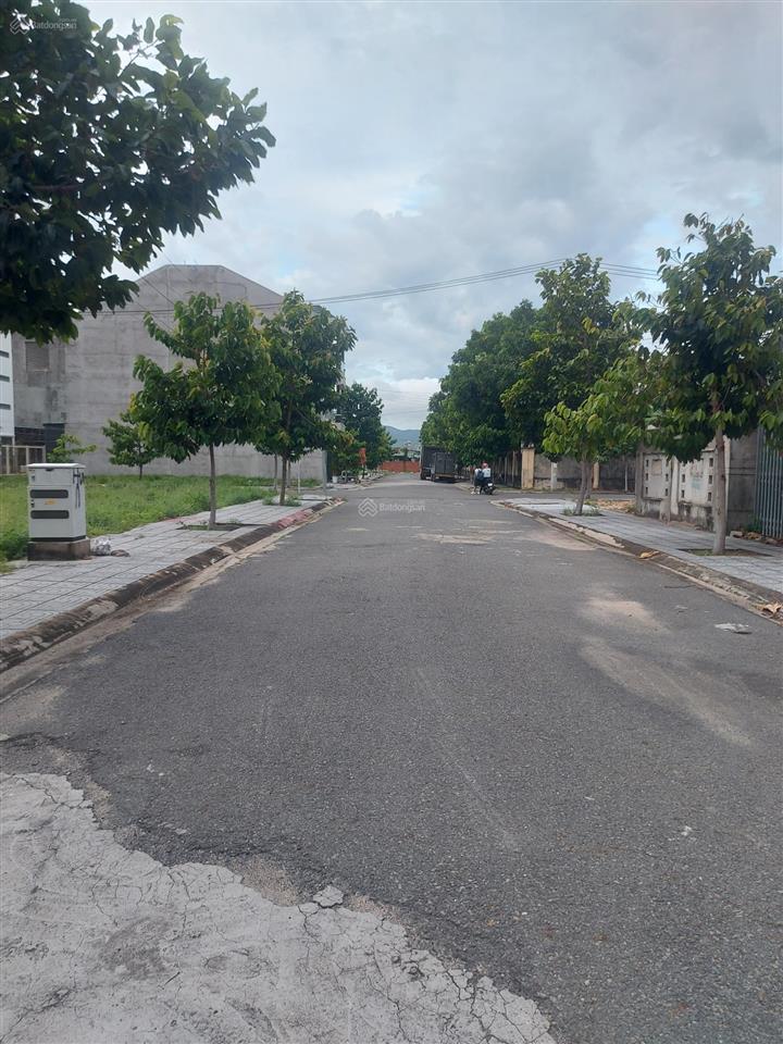 Bán đất nền kim tơ, hướng đông nam mát mẻ, sh đầy đủ, 92,5m2, giá 2,5 tỷ