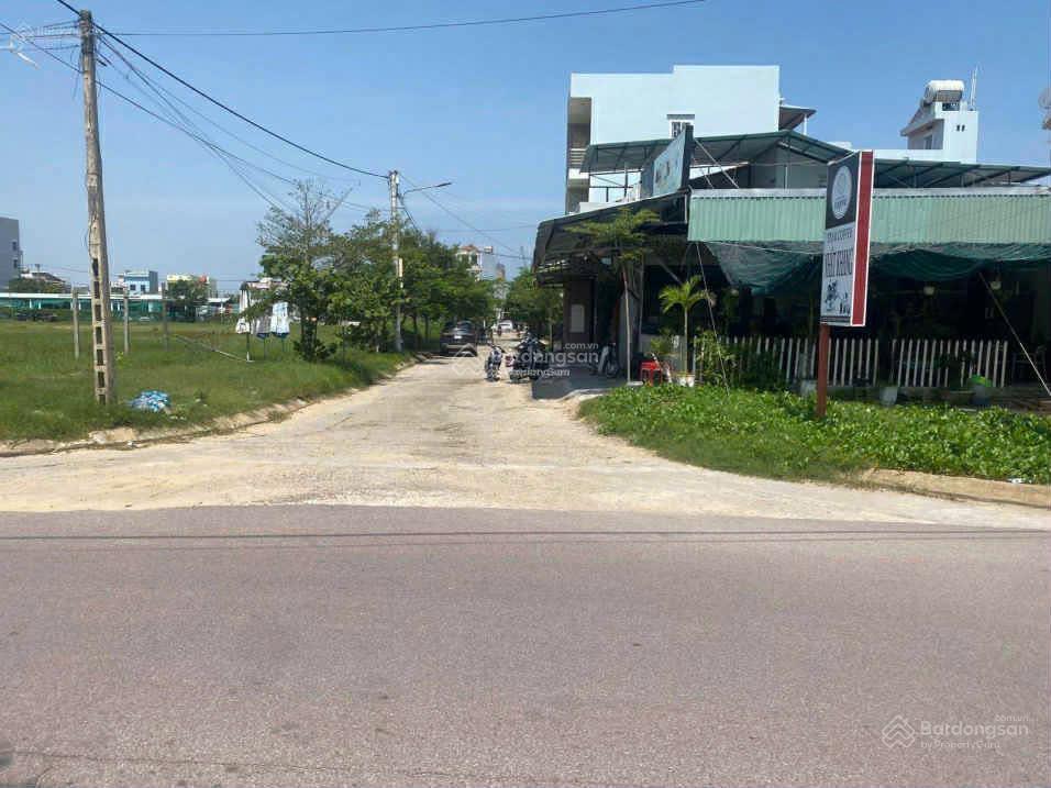 Cần bán gấp đất mặt tiền ngay đường vào khu du lịch eo gió. sổ hồng thổ cư ngang 6m dài 15m .