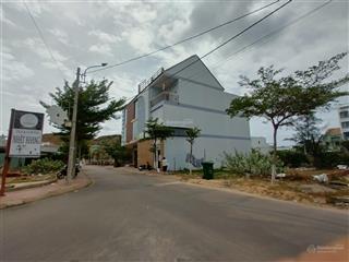 Cần bán gấp đất mặt tiền ngay đường vào khu du lịch eo gió. sổ hồng thổ cư ngang 6m dài 15m .