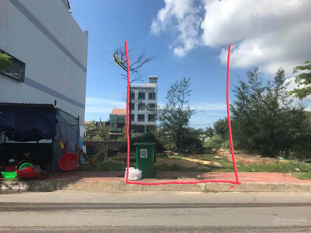 Cần bán gấp đất mặt tiền ngay đường vào khu du lịch eo gió. sổ hồng thổ cư ngang 6m dài 15m .