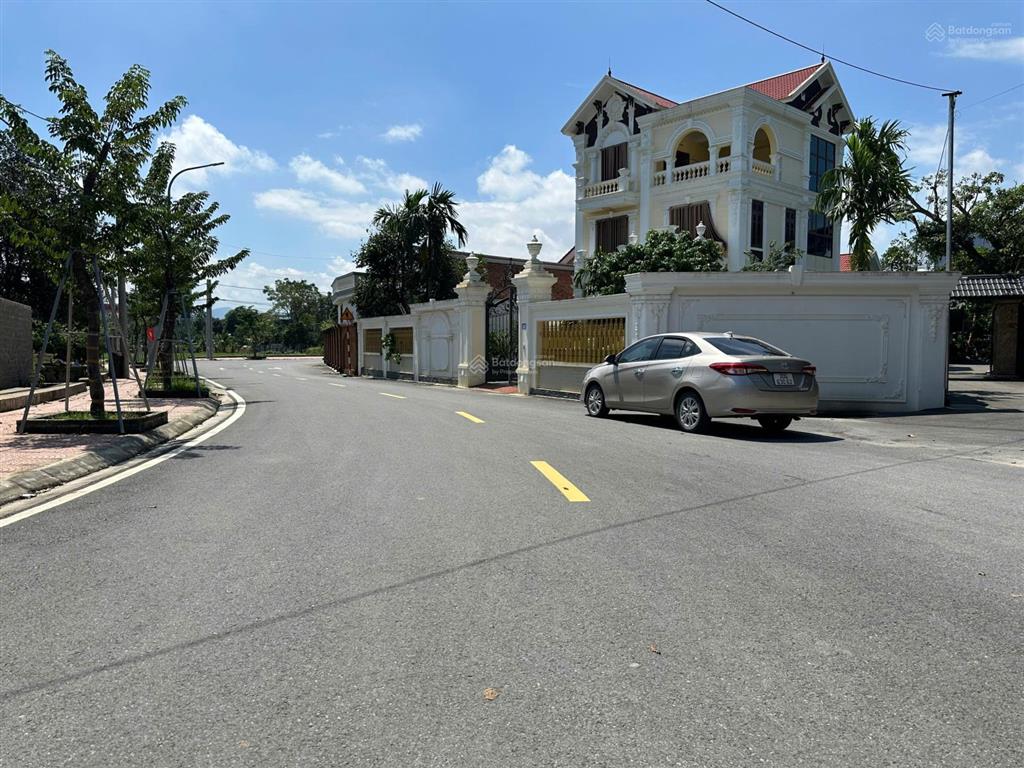 Tôi chính chủ cần bán nhanh mảnh đất 72m2, tân xã  thạch thất. vị trí đẹp làm nhà trọ kinh doanh