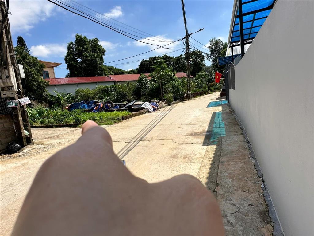 Tôi cần bán mảnh đất 2 mặt tiền góc, đường to kinh doanh buôn bán. hạ bằng  thạch thất  hà nội