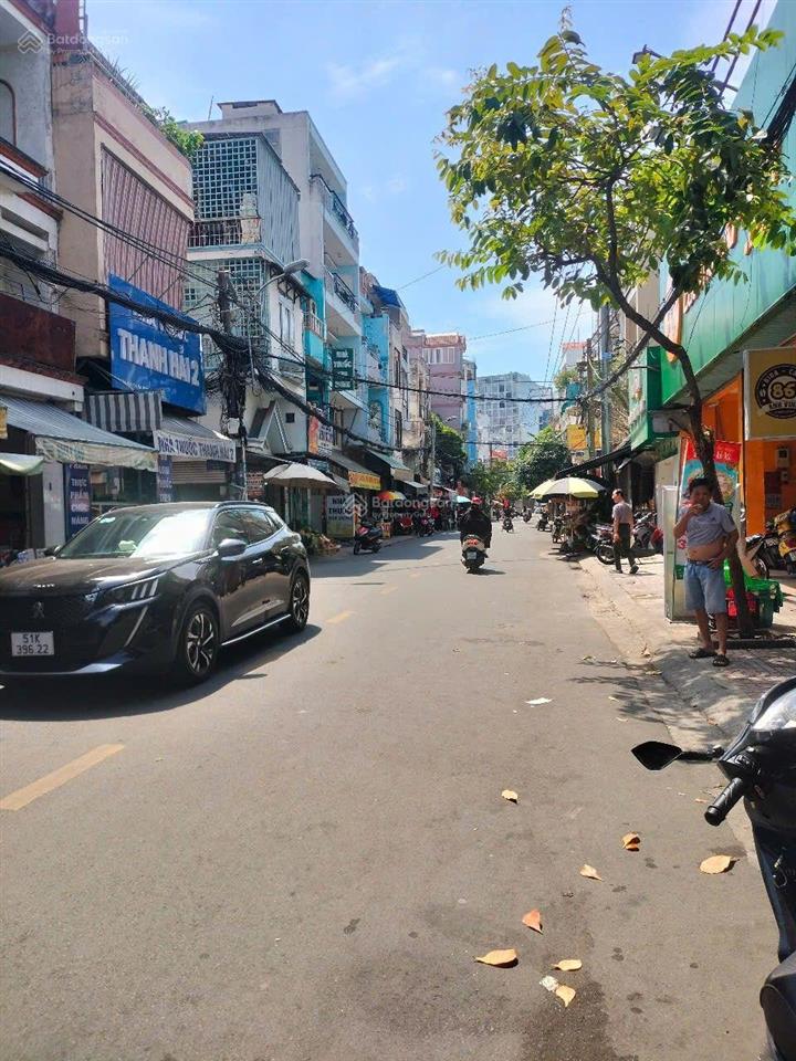 Bán nhà mt nhất chi mai, p.13, vị trí đẹp kinh doanh, buôn bán dt 4,65x14m 3 lầu nhà đang cho thuê