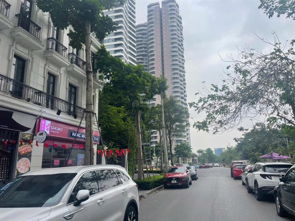 Bán gấp căn shophouse embassy garden mặt chung cư, giá tốt, dòng tiền sẵn