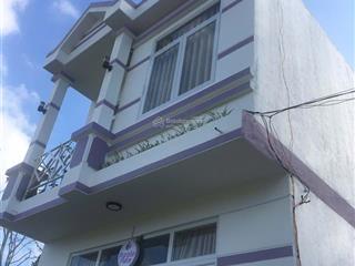 Bán gấp nhà riêng 1 trệt 1 lầu xây kiên cố gần trung tâm phú quốc, giá 2,6 tỷ.