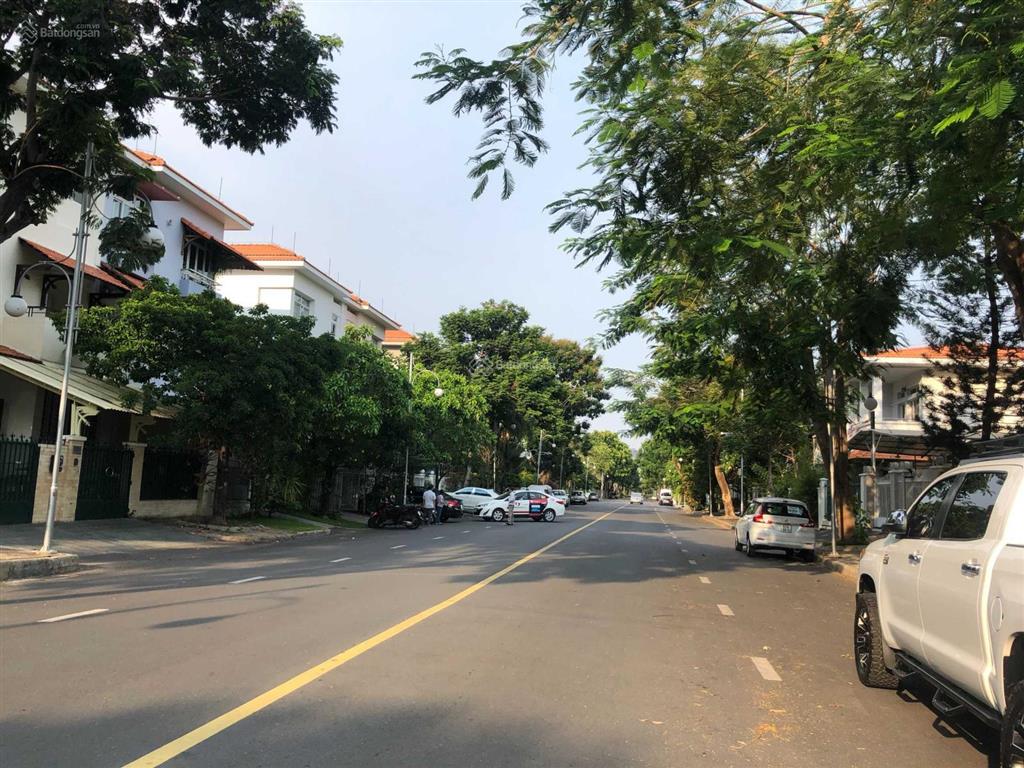 Bán gấp biệt thự song lập khu cảnh đồi, phú mỹ hưng, quận 7, dt 9,5*19m giá 53 tỷ. 0902 949 ***