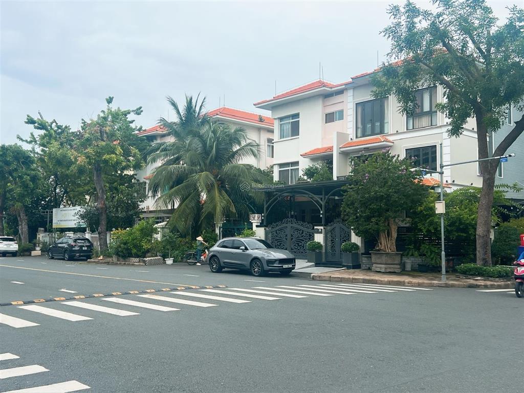 Bán biệt thự song lập đường lớn khu cảnh đồi, phú mỹ hưng, quận 7, nhà có thang máy, giá 78,9 tỷ