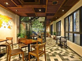 Bán toà apartment  10 tầng  mp âu cơ  dãy lẻ  view tp ven sông  180m2  89 tỷ,  0915 551 ***