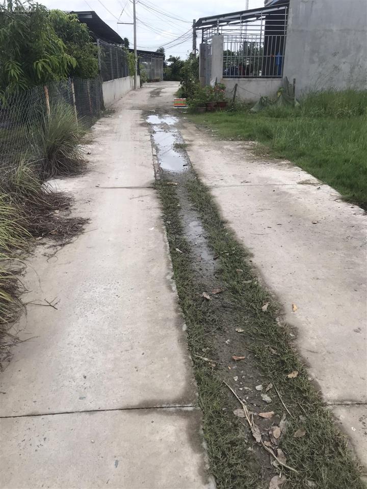 Tôi cần bán gấp lô đất bán gấp thổ cư 100m2 gần kcn tân đức giá 850 triệu, shr