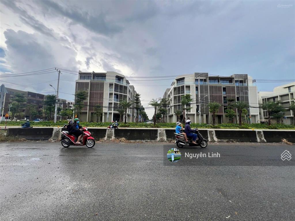 Bán lô đất mặt tiền đỗ xuân hợp đối diện global city ngang 5x25m vị trí đẹp