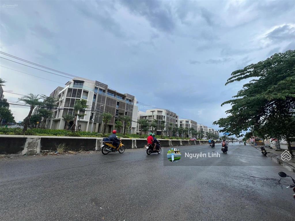 Bán lô đất mặt tiền đỗ xuân hợp đối diện global city ngang 5x25m vị trí đẹp