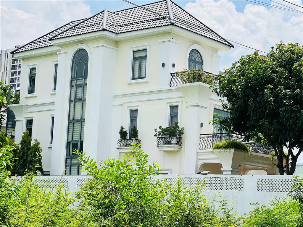 Linh bán nhanh lô đất đẹp 7x30.5m hướng đông nam kdc bách khoa phú hữu quận 9