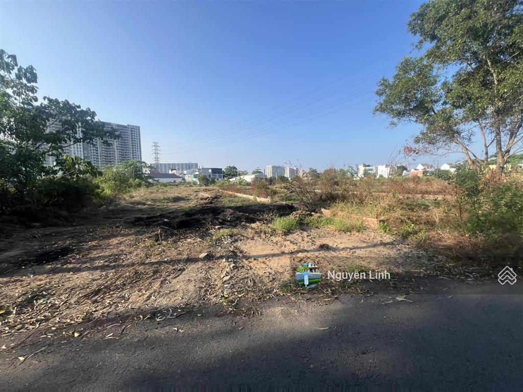 Linh bán nhanh lô đất đẹp 7x30.5m hướng đông nam kdc bách khoa phú hữu quận 9
