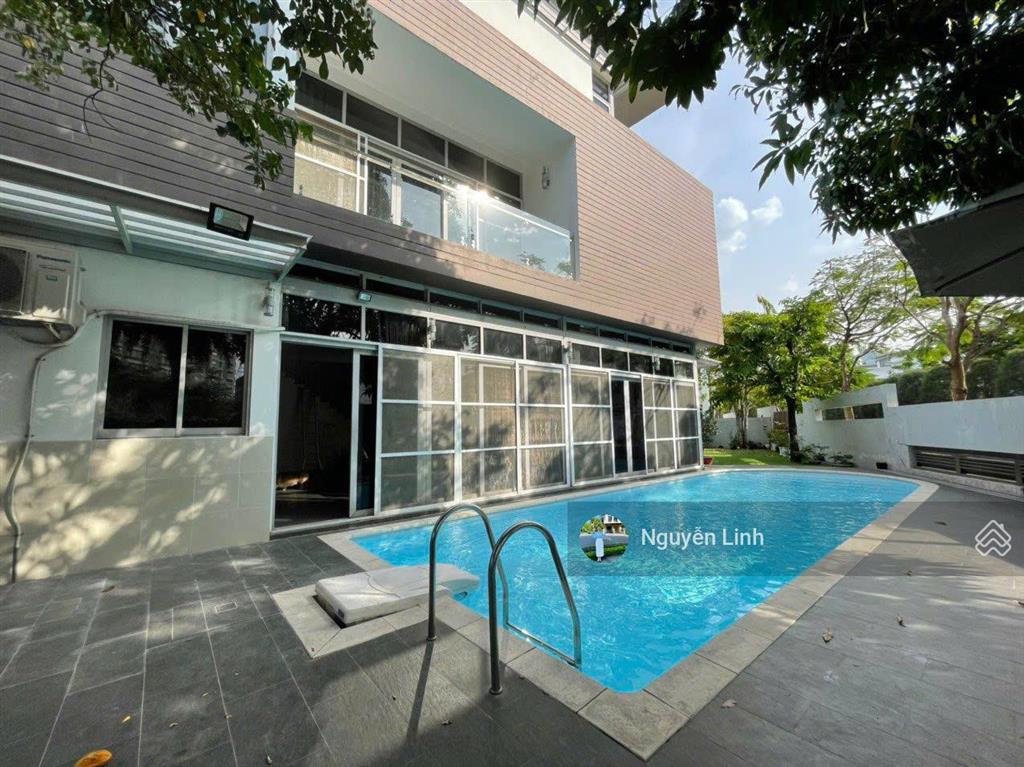 Chính chủ bán căn góc 2 mặt tiền biệt thự đơn lập riviera cove quận 9  0902 514 ***