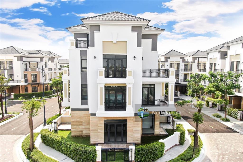 Biệt thự góc 3 mặt view hồ bơi khu compound verosa khang điền q9 tp. hcm