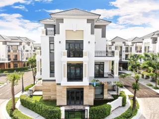 Biệt thự góc view hồ bơi verosa park khang điền