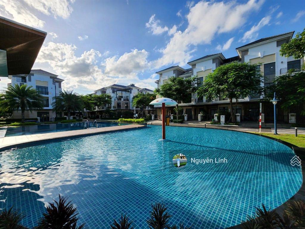 Biệt thự góc 3 mặt view hồ bơi khu compound verosa khang điền q9 tp. hcm
