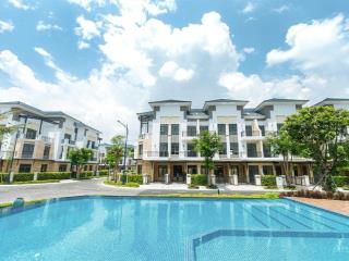 Chính chủ gửi bán căn góc 2 mặt thoáng view hồ bơi verosa park ngang 10x17m, 4 tầng  0902 514 ***