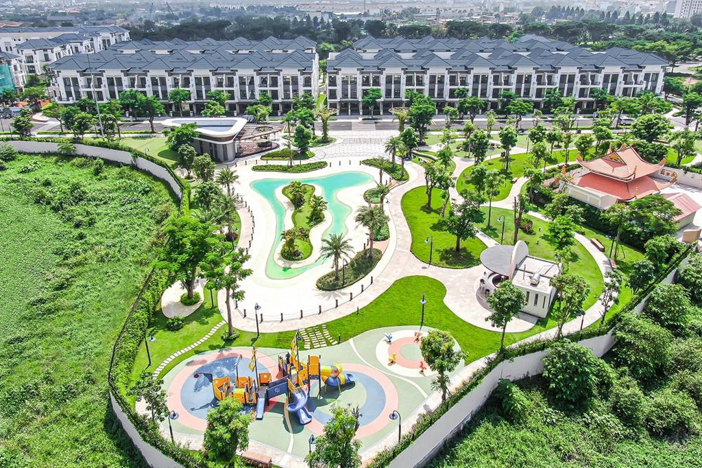 Chính chủ gửi bán căn góc 2 mặt thoáng view hồ bơi verosa park ngang 10x17m, 4 tầng  0902 514 ***