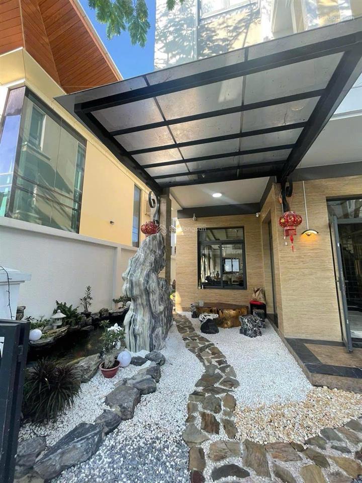 Bán căn góc verosa park khang điền ngang 8x18,5m, 1 trệt 3 lầu, full nội thất  0902 514 ***