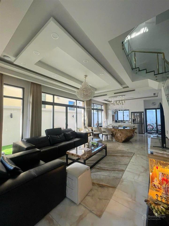 Bán căn góc verosa park khang điền ngang 8x18,5m, 1 trệt 3 lầu, full nội thất  0902 514 ***