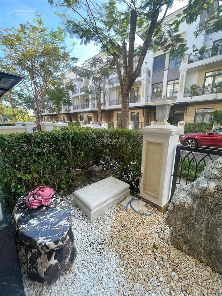 Bán căn góc verosa park khang điền ngang 8x18,5m, 1 trệt 3 lầu, full nội thất  0902 514 ***