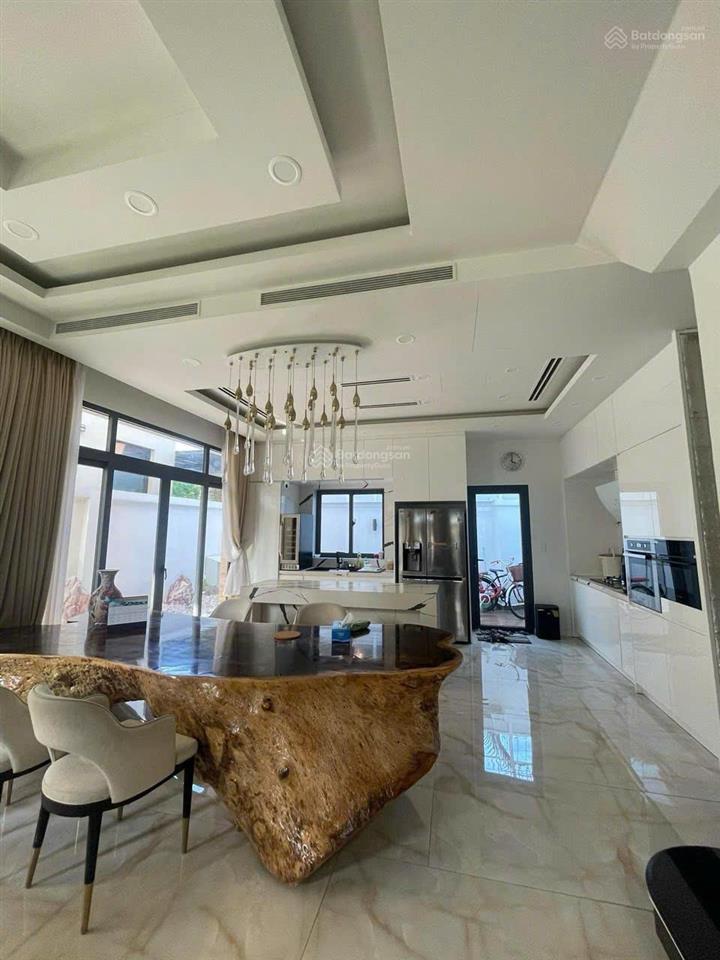 Bán căn góc verosa park khang điền ngang 8x18,5m, 1 trệt 3 lầu, full nội thất  0902 514 ***