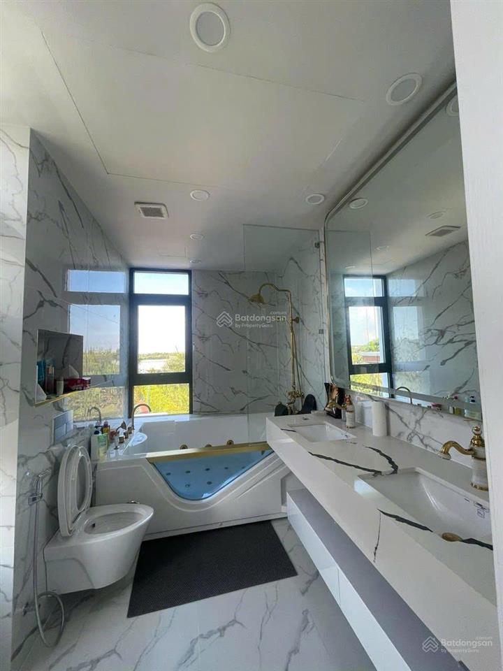 Bán căn góc verosa park khang điền ngang 8x18,5m, 1 trệt 3 lầu, full nội thất  0902 514 ***