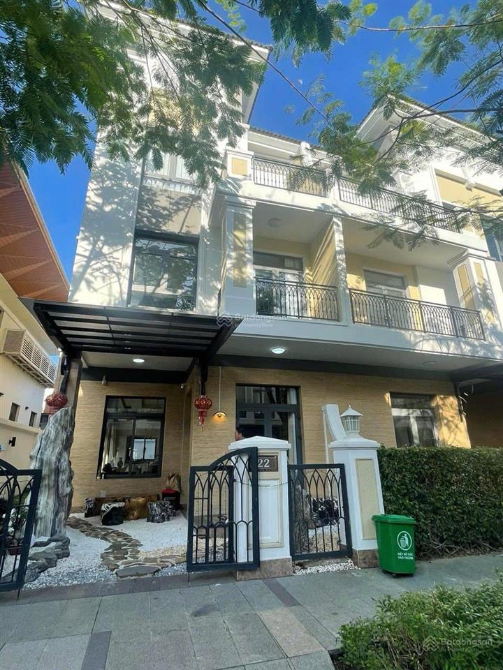 Bán căn góc verosa park khang điền ngang 8x18,5m, 1 trệt 3 lầu, full nội thất  0902 514 ***