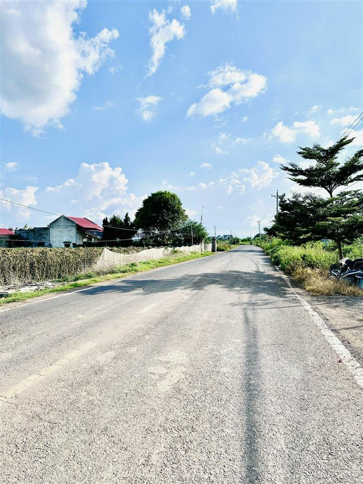 Bán gấp 1 hecta  quỹ đất đã hết với mặt tiền 140m ( quy hoạch đất ở 4000m2 )