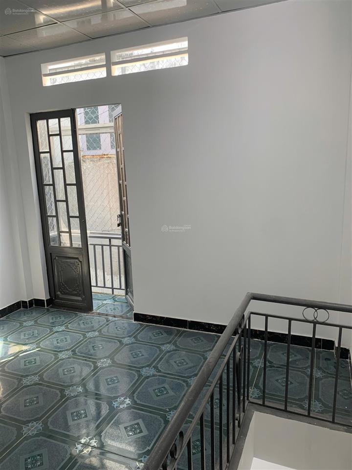 Cần bán nhanh căn nhà nhỏ xinh cách mặt tiền ht 17 khoảng 10m