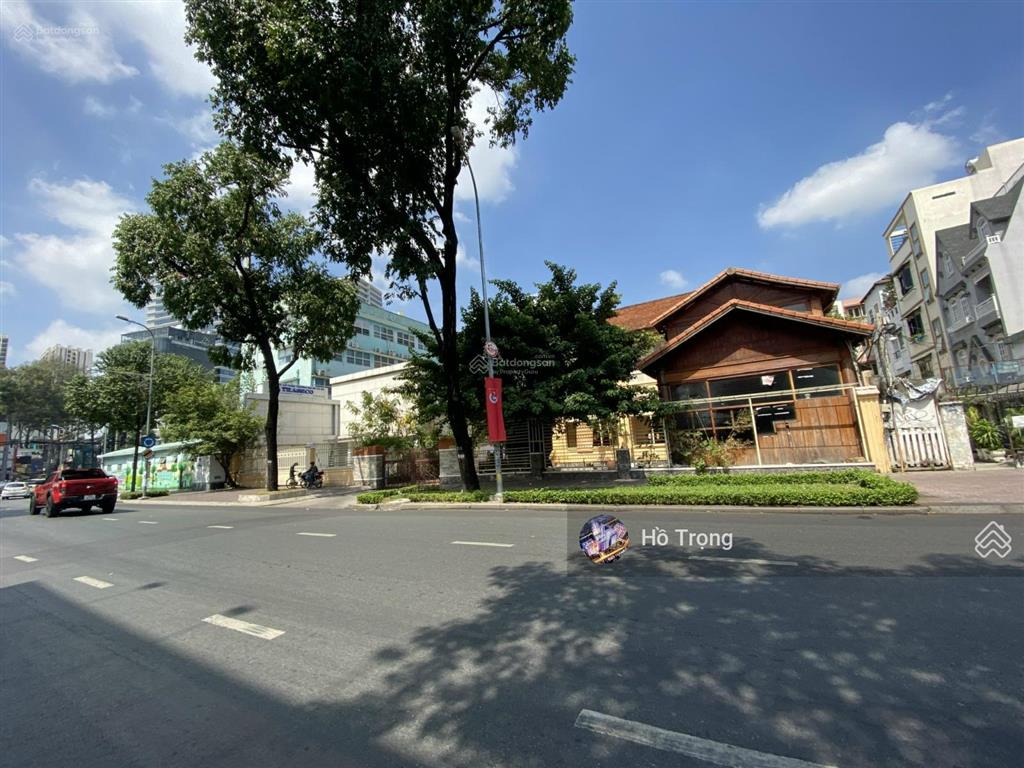 Cho thuê biệt thự 1000m2 (27x37m) lê quý đôn, p6, q3 giá 400tr 0938 414 ***